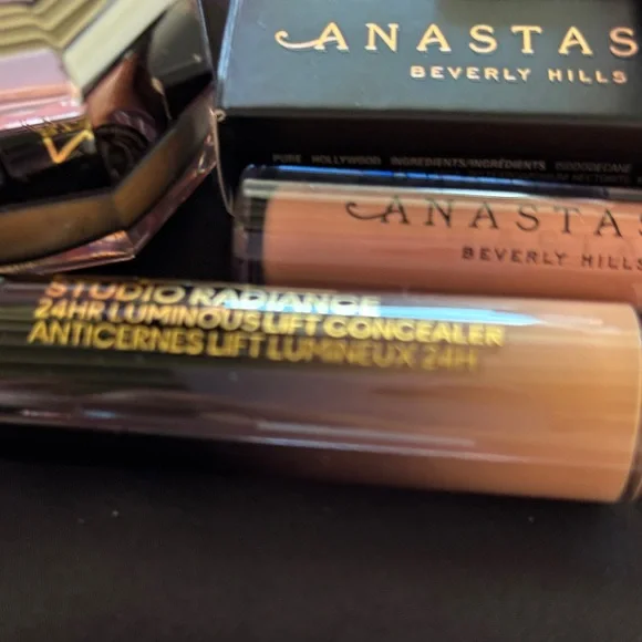 Anastasia Beverly Hills Makeup Collection - Pink and Gold